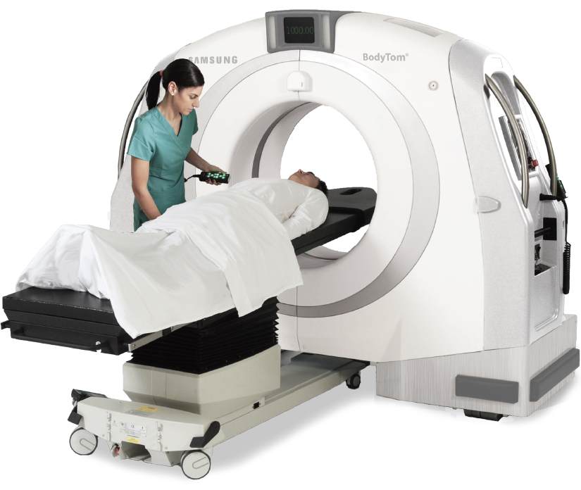 L'infermiera posiziona correttamente il paziente prima dell'inizio dell'esame diagnostico